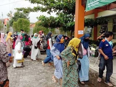 Bergelombang, Santri Mudik Cek Kesehatan di Posko NU Pekalongan Peduli Covid-19