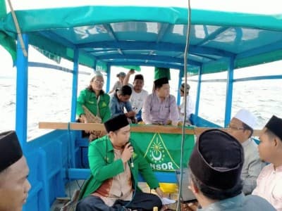 Burdah Keliling Pakai Perahu, Ikhtiar Ansor di Sumenep Halau Covid-19