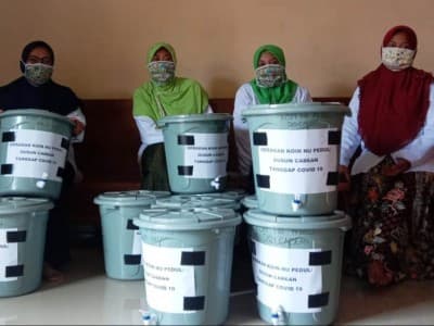 Ringankan Beban Warga, LAZISNU di Nganjuk Bagikan Paket Sembako