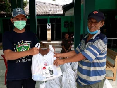 GP Ansor Jaksel Bagikan Sembako Kepada Warga Terdampak Covid-19