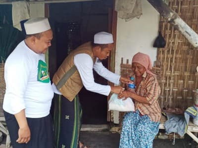 Ahbabul Musthofa Bojonegoro Bagikan Sembako ke Terdampak Covid-19