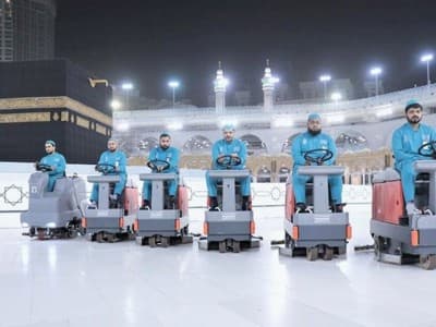 Saudi Kerahkan 3.500 Pekerja Bersihkan Masjidil Haram