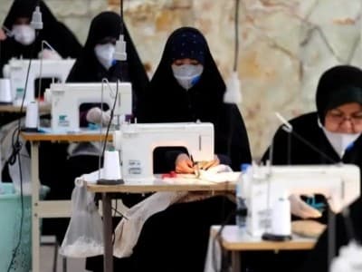 Relawan di Iran Manfaatkan Masjid untuk Produksi Masker