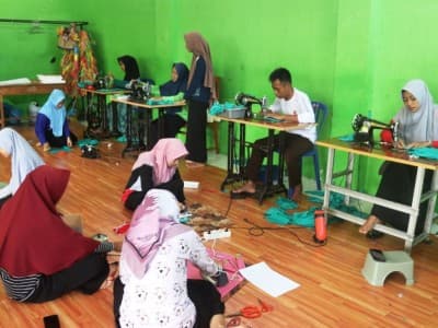 Meski Bahan Langka, Pesantren Ini Siapkan 5000 Masker Gratis