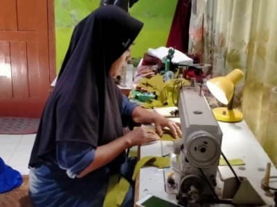 Ibu-ibu Pengajian di Pundong Bantul Bikin Masker untuk Dibagikan ke Warga