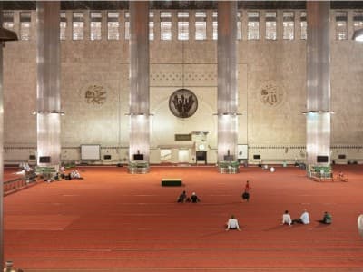 Benarkah Masjid Tempat yang Aman dari Wabah Penyakit?