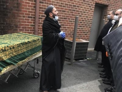 Tak Dimandikan, Jenazah Muslim Korban Covid-19 di AS Disucikan dengan Tayamum