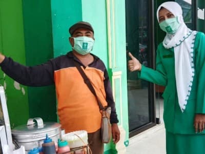 Cegah Covid-19, Fatayat NU Tulungagung Bagikan Sepuluh Ribu Masker
