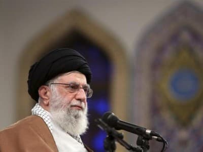 Corona, Iran Larang Shalat Jamaah dan Pertemuan Publik saat Ramadhan