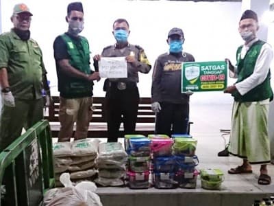 Satgas NU Tanggap Covid-19 Kota Kediri Bagikan Sembako di Zona Merah