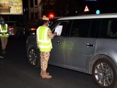 Saudi Perpanjang Aturan Jam Malam