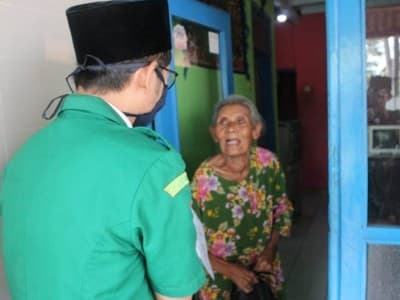 Ansor Kota Cimahi Salurkan Sembako untuk Lansia