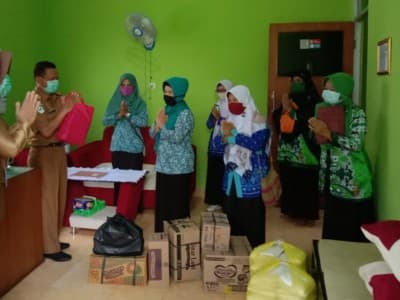 Muslimat NU Banyumas Pringsewu Suplai Nutrisi Tenaga Medis