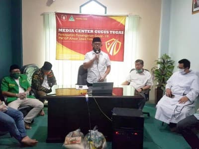 Bantu Warga Imbas Corona, Ansor Jatim Bagikan Ribuan Paket Sembako