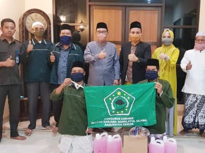 ISNU Demak Bantu APD Masjid Agung Selama Pandemi Covid-19
