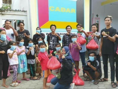 Prihatin Dampak Corona, PMII IAIN Jember dan Fatayat NU Bagi-bagi Sembako