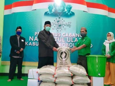 Kuatkan Ketahanan Pangan Warga, NU Probolinggo Salurkan Ribuan Sembako