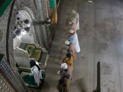 Pakistan Izinkan Shalat Berjamaah di Masjid Selama Ramadhan dengan Syarat