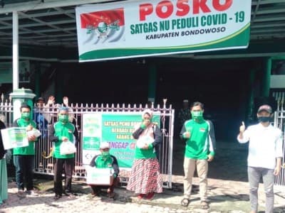 Senyum Ratusan Pengayuh Becak Terima Sembako dari LAZISNU Bondowoso