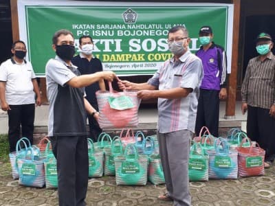 Peduli Terdampak Covid-19, ISNU dan Muslimat NU Bojonegoro Bagikan Sembako