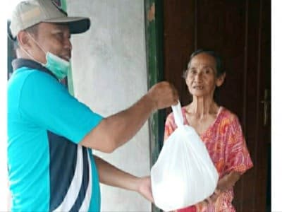Pesantren Denanyar Distribusikan Beras 2 Ton Lebih untuk Warga Sekitar