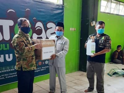 RSINU Demak Donasikan APD kepada Satgas NU Peduli Covid-19