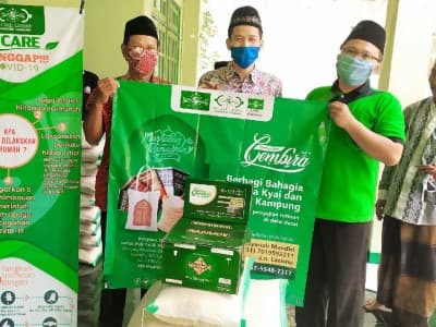 LDNU-LAZISNU Jombang Bagikan Ratusan Paket Sembako untuk Kiai-Bu Nyai Kampung
