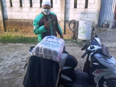 Belajar dari Kekompakan Warga NU dan Ojol di Bekasi Bagikan Sembako