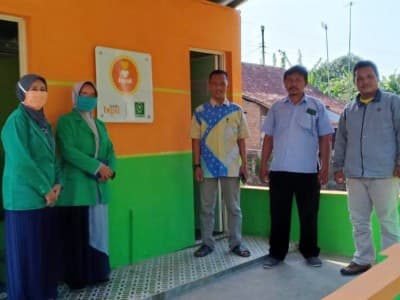 Peduli Lingkungan, Fatayat NU Pekalongan Gandeng Perbankan Rehab WC Umum