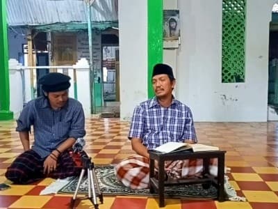 Santri Mbeling Lasem Isi Ngabuburit dengan Ngaji Daring