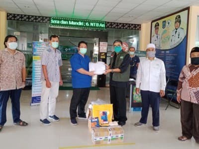Cegah Covid-19, Satgas NU NTB Peduli Berbagi APD ke Rumah Sakit