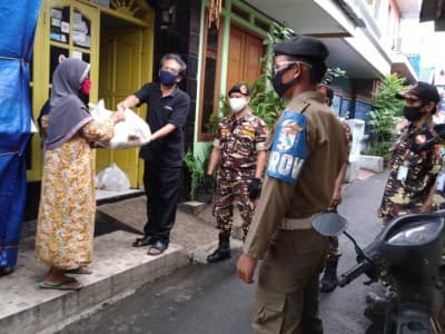 Gerakan Indonesia Peduli Datangi Warga Duren Sawit Salurkan Sembako