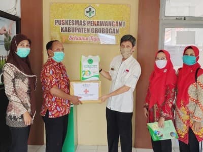 Gelar Pengabdian, Mahasiswa Unwahas Semarang Donasikan APD ke Puskesmas Grobogan