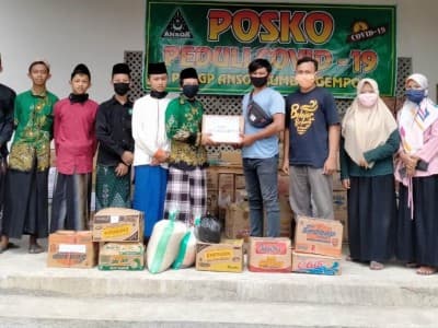 Pelajar NU di Tulungagung Rayakan Kelulusan dengan Bagi Sembako