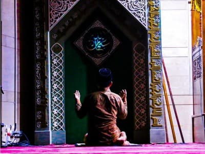 Khutbah Jumat: Menempa Diri di Madrasah Ramadhan