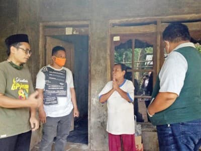 Bantuan Pemerintah Terbatas, Ansor Kudus Beri Sembako ke Warga Terdampak Covid-19