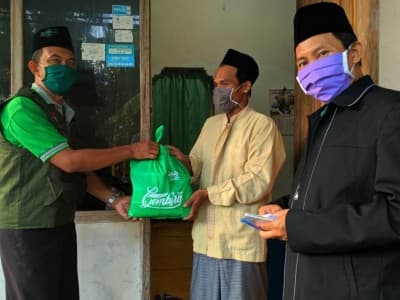 NU Care-LAZISNU Madiun Kirim Paket Sembako di Empat Kelurahan