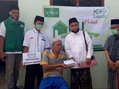 Habiskan Puluhan Juta, LAZISNU Kudus Bangun Kembali Rumah Suroto 