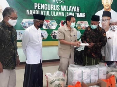 NU Jatim Salurkan 20 Ton Beras untuk Warga Terdampak Corona