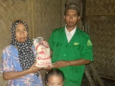 LPNU Ambulu Jember Gelar Sembako Murah, Ansor Ledokombo Bagikan Beras