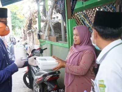 Gandeng Warteg, LAZISNU Salurkan 100 Ribu Makanan Buka Puasa