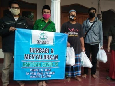 Dari Pintu ke Pintu Pergunu DKI Bagikan Sembako
