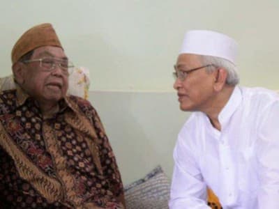 Cerita Gus Mus Menemani Gus Dur ke Toko Buku