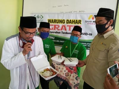 Warung Dahar Gratis LAZISNU Karawang Bagikan 2000 Paket Nasi di 11 Kecamatan