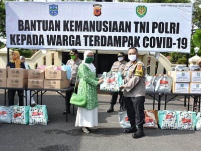 Gandeng Muslimat dan Fatayat  NU, Polres Banjar Salurkan Bantuan Sosial