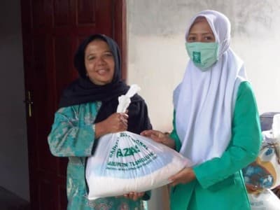 Sejumlah Banom NU di Tulungagung Bagikan Sembako untuk Guru Ngaji