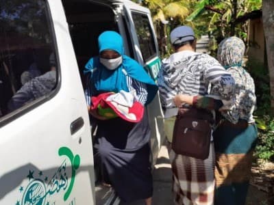 TRC LAZISNU Kendal Bantu Masyarakat yang Butuh Pertolongan Segera