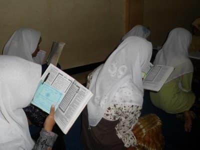 Tata Cara Khataman Al-Qur’an: Susunan Bacaan dan Doa