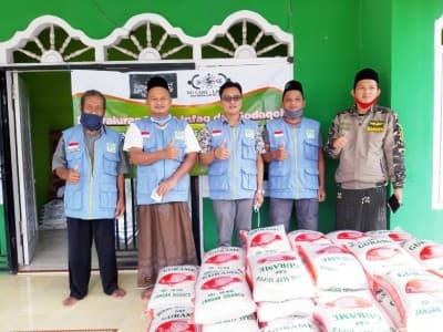 NU Care-LAZISNU di Lamteng Salurkan 1 Ton Beras untuk Warga Terdampak Covid-19