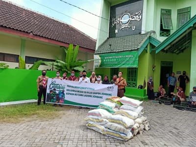 Perkenalkan NU sejak Dini, SD di Jombang ini Berzakat di LAZISNU